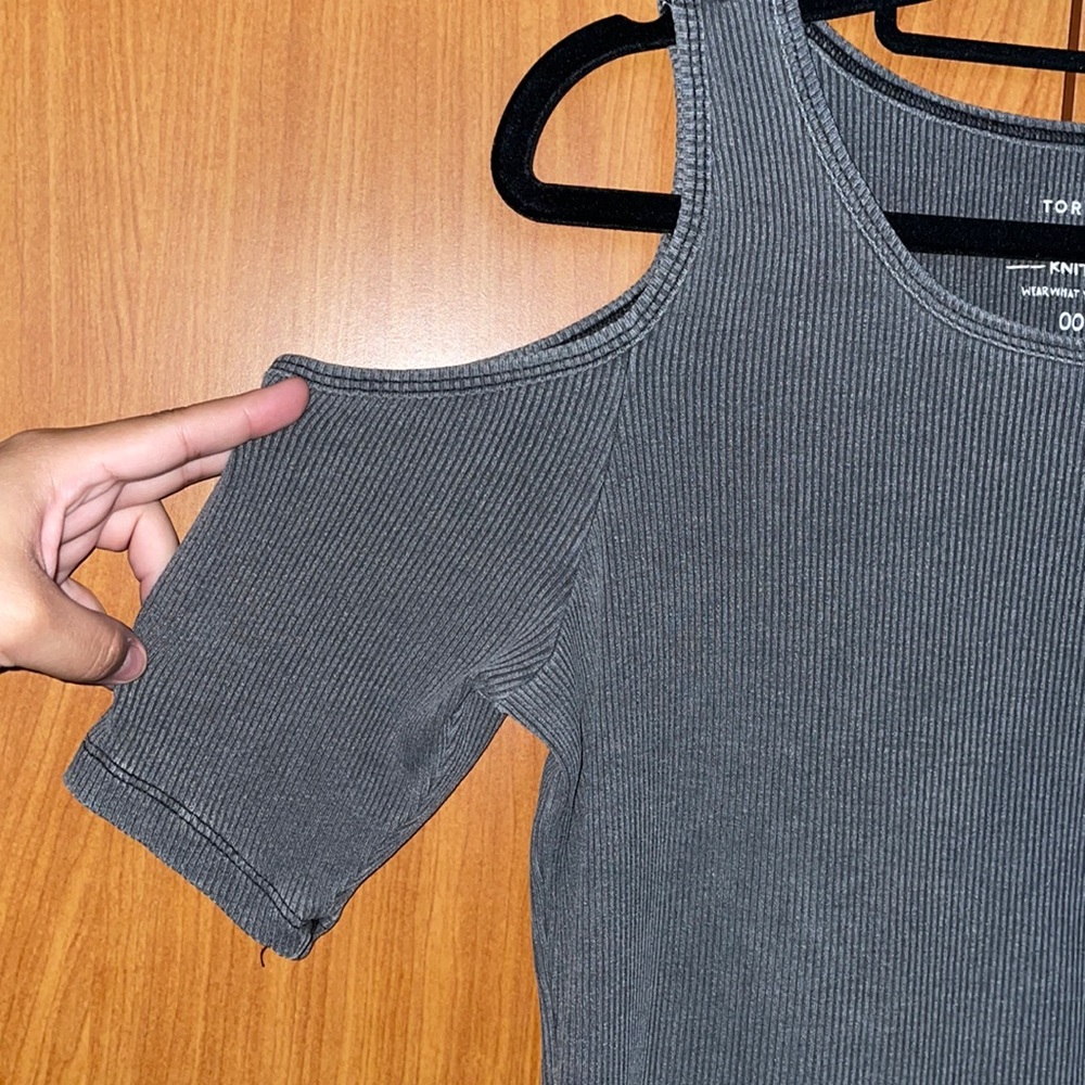 Torrid Ribbed Cold Shoulder Top - Grey - Size M/L - Picture 6 of 11